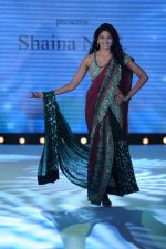  at Pidilite presents Manish Malhotra, Shaina NC show for CPAA in Mumbai on 1st July 2012 (33).JPG